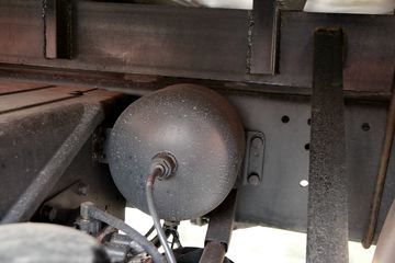 ���Ͽ��� U260�ؿ� 260���� 6X2 LNG 9.4����ʽ�ػ���(SQR5252XXYN5T2)ͼƬ