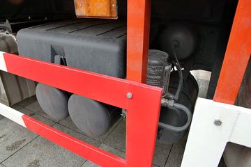 ���Ͽ��� U260�ؿ� 260���� 6X2 LNG 9.4����ʽ�ػ���(SQR5252XXYN5T2)ͼƬ