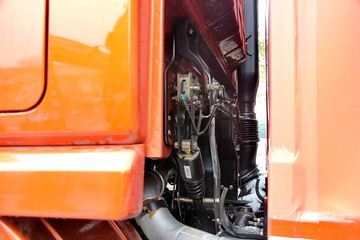 ���Ͽ��� U260�ؿ� 260���� 6X2 LNG 9.4����ʽ�ػ���(SQR5252XXYN5T2)ͼƬ