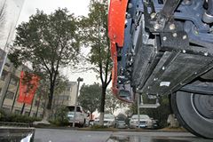 联合卡车 U260重卡 260马力 6X2 LNG 9.4米厢式载货车(SQR5252XXYN5T2)