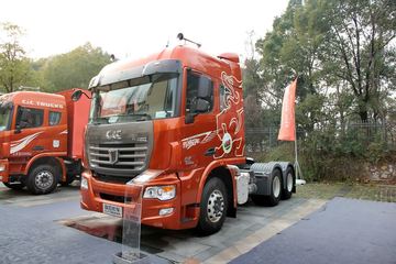 联合卡车 U480重卡 2015款 旗舰版 480马力 6X4牵引车(SQR4251D6ZT4-6)