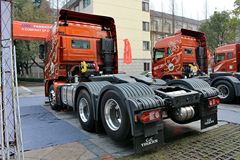 联合卡车 U480重卡 2015款 480马力 6X2R牵引车(后提升桥)(SQR4251D6ZT4-6)