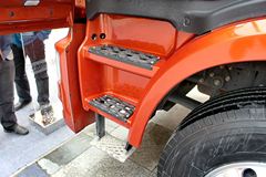 联合卡车 U480重卡 2015款 480马力 6X2R牵引车(后提升桥)(SQR4251D6ZT4-6)