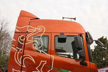 ���Ͽ��� U400�ؿ� 2015�� K��� 400���� 6X4 LNGǣ����(SQR4252N6ZT4)ͼƬ