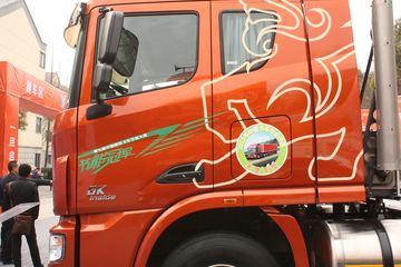 ���Ͽ��� U400�ؿ� 2015�� K��� 400���� 6X4 LNGǣ����(SQR4252N6ZT4)ͼƬ