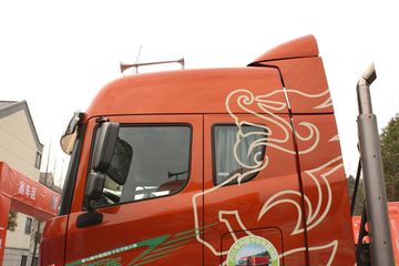 ���Ͽ��� U400�ؿ� 2015�� K��� 400���� 6X4 LNGǣ����(SQR4252N6ZT4)ͼƬ