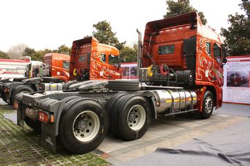 ���Ͽ��� U400�ؿ� 2015�� K��� 400���� 6X4 LNGǣ����(SQR4252N6ZT4)ͼƬ