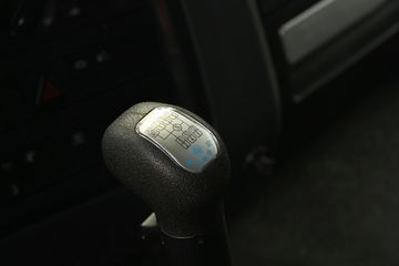 ���Ͽ��� U400�ؿ� 2015�� K��� 400���� 6X4 LNGǣ����(SQR4252N6ZT4)ͼƬ