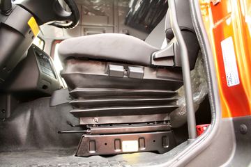 ���Ͽ��� U400�ؿ� 2015�� K��� 400���� 6X4 LNGǣ����(SQR4252N6ZT4)ͼƬ