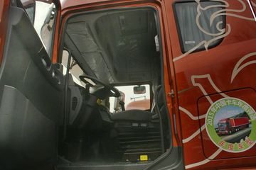 ���Ͽ��� U400�ؿ� 2015�� K��� 400���� 6X4 LNGǣ����(SQR4252N6ZT4)ͼƬ