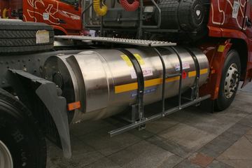 ���Ͽ��� U400�ؿ� 2015�� K��� 400���� 6X4 LNGǣ����(SQR4252N6ZT4)ͼƬ