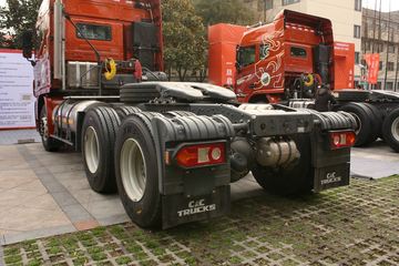 ���Ͽ��� U400�ؿ� 2015�� K��� 400���� 6X4 LNGǣ����(SQR4252N6ZT4)ͼƬ