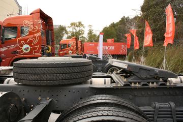 ���Ͽ��� U400�ؿ� 2015�� K��� 400���� 6X4 LNGǣ����(SQR4252N6ZT4)ͼƬ