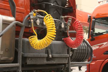 ���Ͽ��� U400�ؿ� 2015�� K��� 400���� 6X4 LNGǣ����(SQR4252N6ZT4)ͼƬ