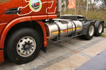 ���Ͽ��� U400�ؿ� 2015�� K��� 400���� 6X4 LNGǣ����(SQR4252N6ZT4)ͼƬ