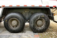 联合卡车U340 340马力 8X4 5.8米自卸车(城建渣土车)(EXQ3311D7)