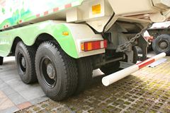 联合卡车 U340 340马力 6X4 5.6米LNG自卸车(SQR3252N6T4)