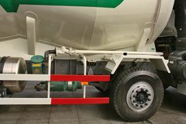 联合U系&nbsp;粉粒物料运输车底盘图片