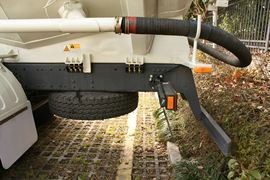 联合U系&nbsp;粉粒物料运输车底盘图片