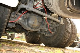 联合U系&nbsp;粉粒物料运输车底盘图片