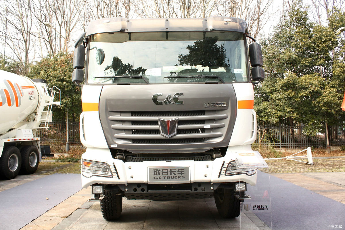联合卡车U380 380马力 6X4 4.1方混凝土搅拌车