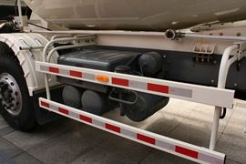 联合U系&nbsp;混凝土搅拌车底盘                                                图片