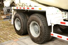 联合卡车U340 340马力 6X4 混凝土搅拌车(SQR5251GJBD6T4-2)