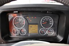 联合卡车 V340重卡 2015款 340马力 6X2 LNG牵引车(SQR4252N6ZT2-3)