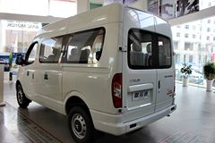 上汽大通 V80 2015款 傲运通手动版 136马力 短轴中顶封闭厢式货车