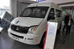 上汽大通 V80 2015款 傲运通手动版 136马力 短轴中顶封闭厢式货车