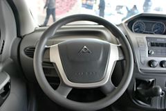 上汽大通 V80 2015款 傲运通手动版 136马力 短轴中顶封闭厢式货车