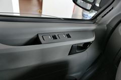 上汽大通 V80 2015款 傲运通手动版 136马力 短轴中顶封闭厢式货车