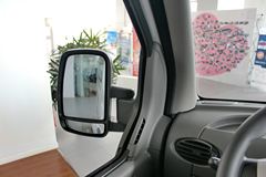 上汽大通 V80 2015款 傲运通手动版 136马力 短轴中顶封闭厢式货车