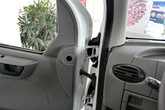 上汽大通 V80 2015款 傲运通手动版 136马力 短轴中顶封闭厢式货车