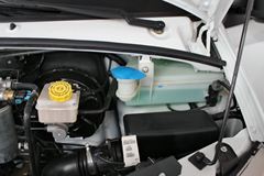 上汽大通 V80 2015款 傲运通手动版 136马力 短轴中顶封闭厢式货车