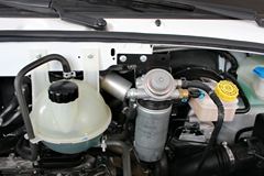 上汽大通 V80 2015款 傲运通手动版 136马力 短轴中顶封闭厢式货车