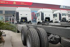 中国重汽 HOWO T5G重卡 340马力 8X4载货车底盘(ZZ1317N466GD1)