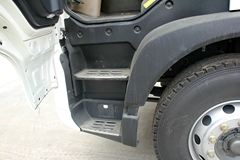 中国重汽 HOWO T5G重卡 340马力 8X4载货车底盘(ZZ1317N466GD1)