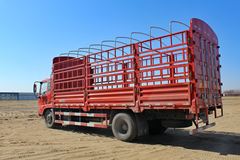 东风商用车 天锦中卡 160马力 4X2 6.75米仓栅式载货车(DFL5140CCYBX18A)