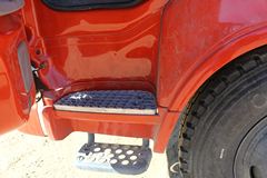 东风商用车 天锦中卡 160马力 4X2 6.75米仓栅式载货车(DFL5140CCYBX18A)