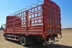 东风商用车 天锦中卡 160马力 4X2 6.75米仓栅式载货车(DFL5140CCYBX18A)
