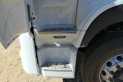 东风商用车 天龙重卡 245马力 6X2 9.6米厢式载货车底盘(DFL5253XXYAX1B)