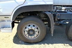 东风商用车 天龙重卡 245马力 6X2 9.6米厢式载货车底盘(DFL5253XXYAX1B)