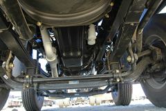 东风商用车 天龙重卡 245马力 6X2 9.6米厢式载货车底盘(DFL5253XXYAX1B)