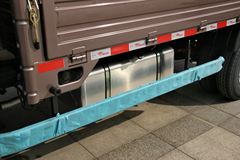 唐骏欧铃 T3系列 108马力 3.9米排半栏板轻卡(ZB1040JPD6F)