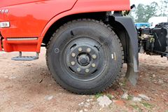 东风商用车 天锦中卡 160马力 4X2 7.5米厢式载货车底盘(DFL5140XXYBX2A)