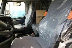 中国重汽 HOWO T7H重卡 440马力 6X2牵引车(九气囊)(ZZ4257V323HD1)