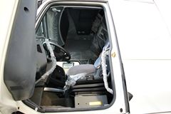 中国重汽 HOWO T7H重卡 440马力 6X2牵引车(九气囊)(ZZ4257V323HD1)