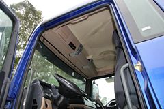 中国重汽 HOWO T5G中卡 180马力 4X2 6.5米排半厢式载货车底盘(ZZ1167H501GD1)
