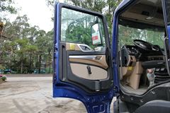 中国重汽 HOWO T5G中卡 180马力 4X2 6.5米排半厢式载货车底盘(ZZ1167H501GD1)
